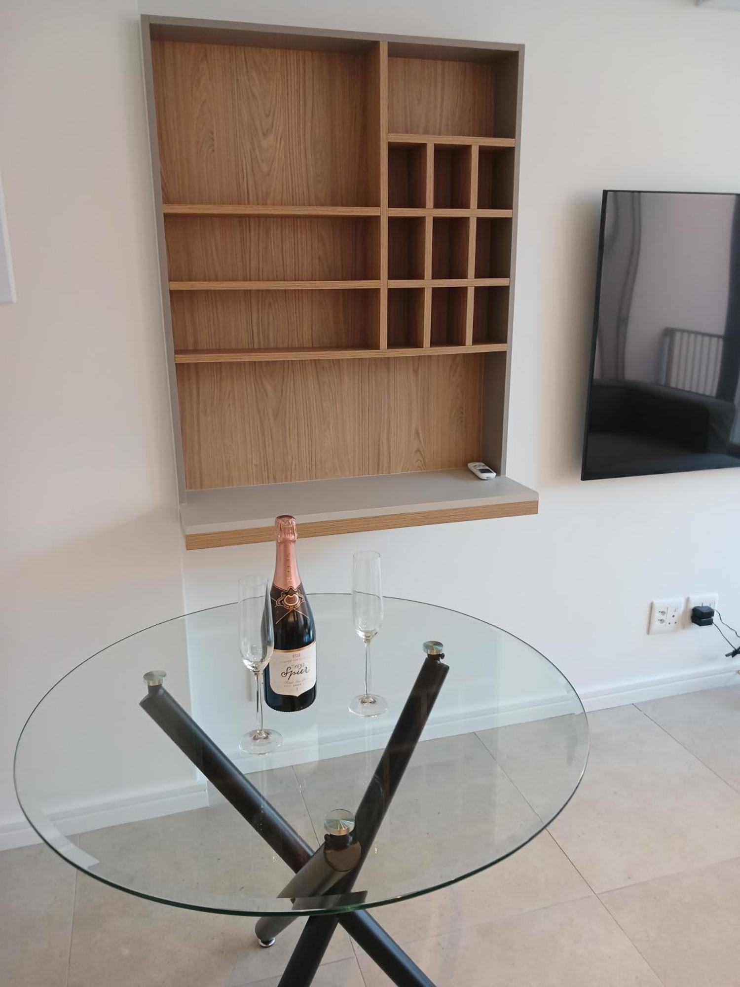 Modern In Trendy Point, Apartment *