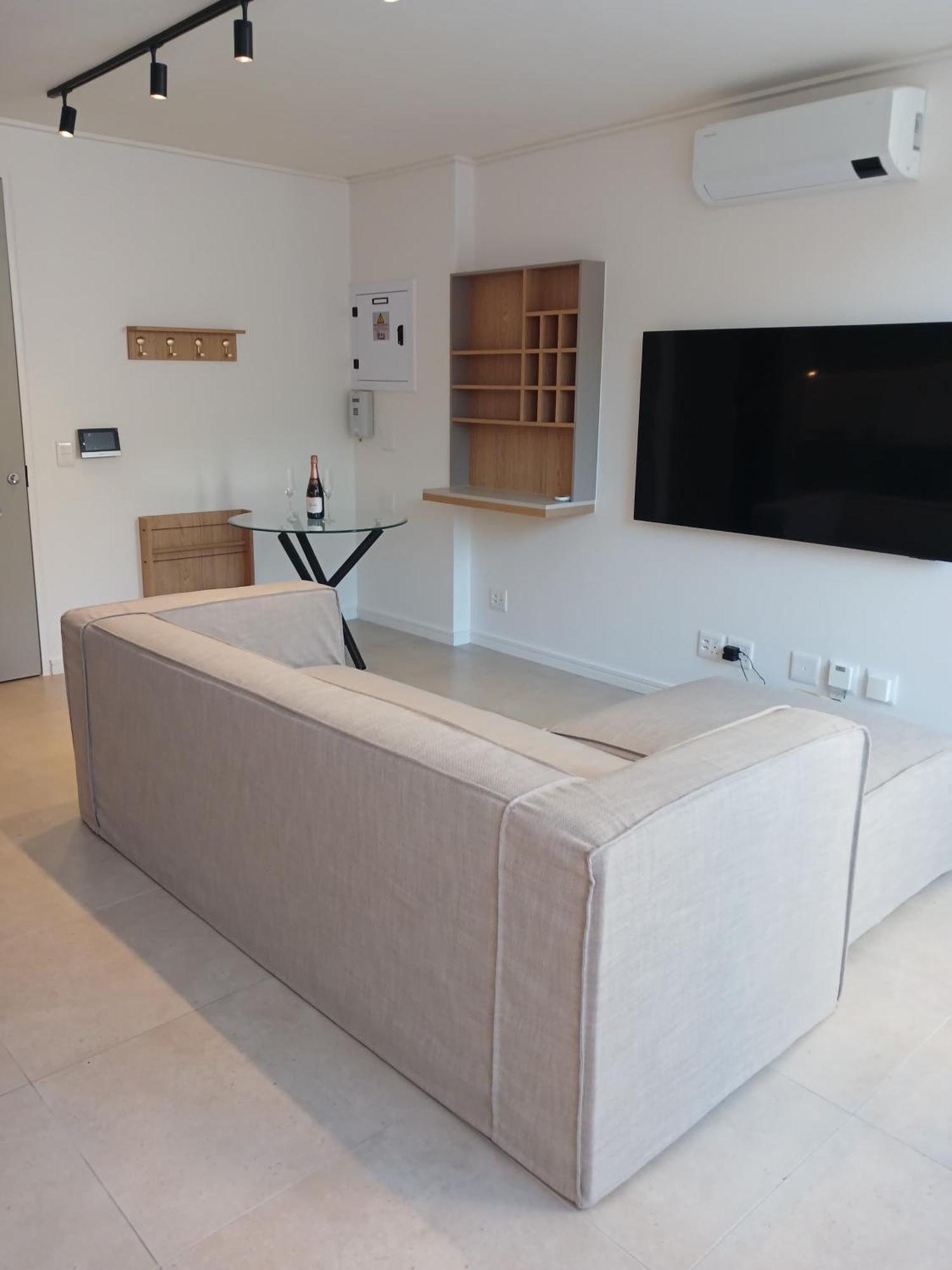 Modern In Trendy Point, Apartment